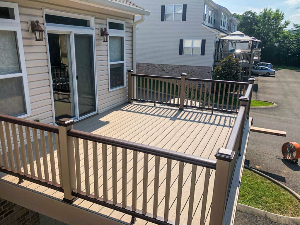 Deck with railing in residential setting, showcasing quality craftsmanship by Home Deck & Fence Co. in Middle Tennessee, ideal for outdoor spaces.